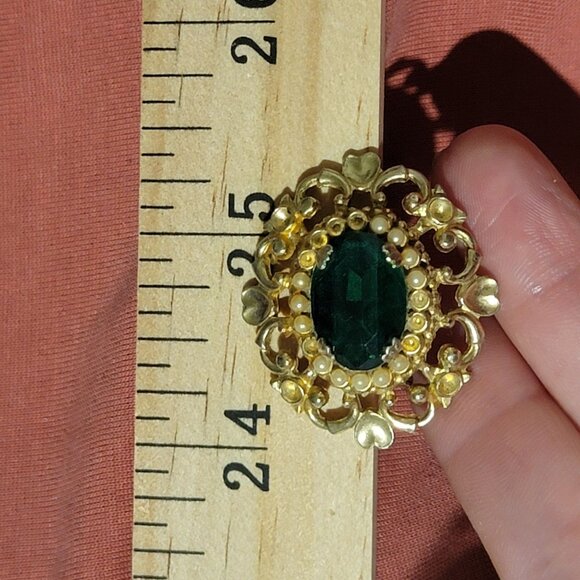Vintage Coro Brooch Emerald Green Glass Stone & Faux Pearl Accents Gold Tone - Picture 6 of 6